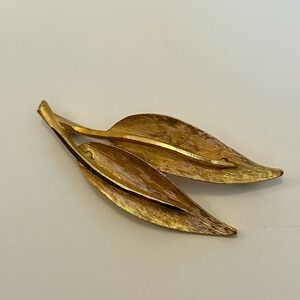 Vintage Gold Tone Leaf Brooch/Pin